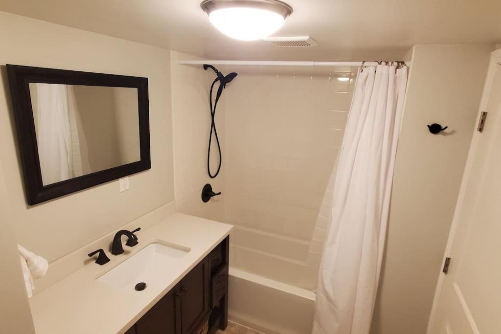 Luxury Dt Cottage - Free Parking - Self Check-In Anchorage Exterior photo